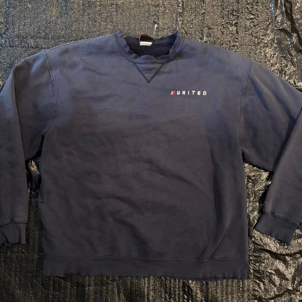 Hanes Men's Navy and Blue Sweatshirt